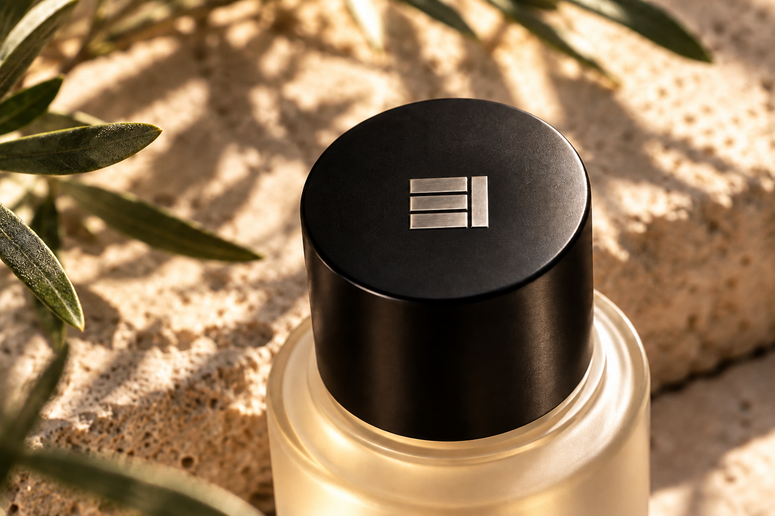 Close view of the BRAYL signature mark on its black bottle cap